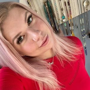 Meet your Posher, Nicole